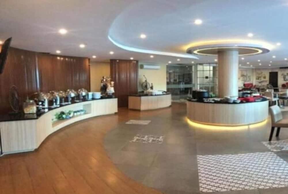 Yello Hotel Samarinda Exterior foto